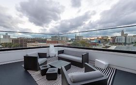 Skywalk To Fiserv 1Br With Rooftop, Gym, And Parking
