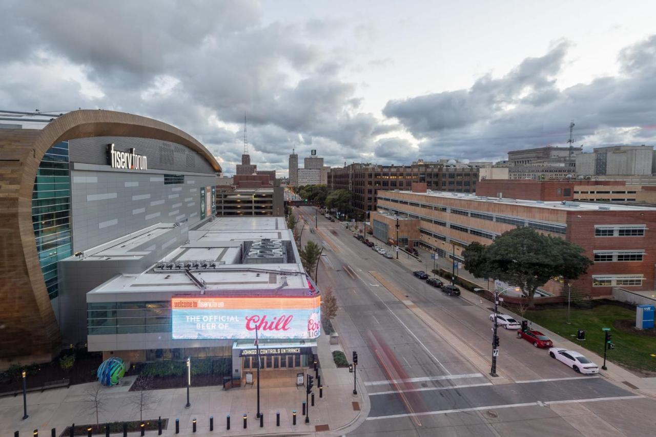 Skywalk To Fiserv 1Br With Rooftop, Gym, And Parking Milwaukee Exterior photo